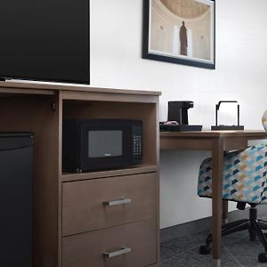 Queen Room Two Queen Beds Mobility Hearing Access or Non-Smoking